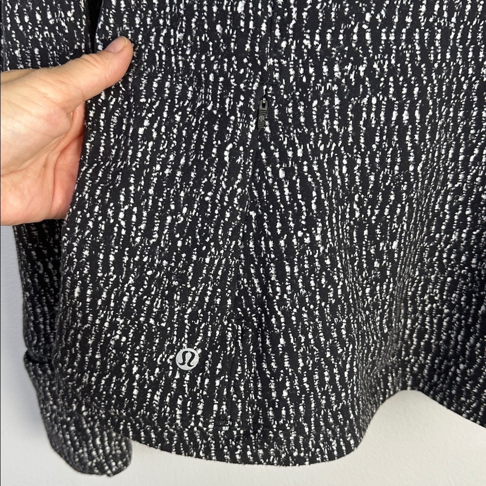 Lululemon Runderful Long Sleeve Shirt Thumbholes & Cuffins Size 10 Zipper Pocket - Picture 13 of 16